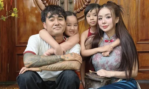 Lấy mẹ đơn thân, nam ca sĩ lặng người khi đọc bài văn con riêng của vợ viết về mình: "Ba nợ tụi con"