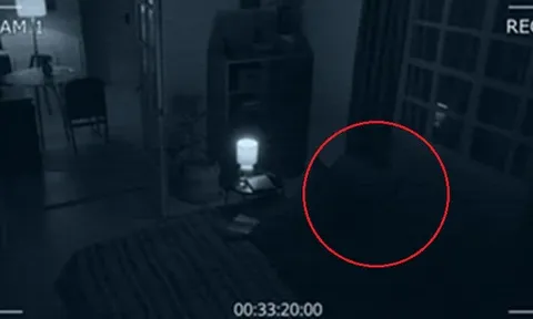 1 giờ sáng, người phụ nữ bật dậy khỏi giường làm 1 việc, xem camera thứ thực sự diễn ra khiến ai cũng sốc