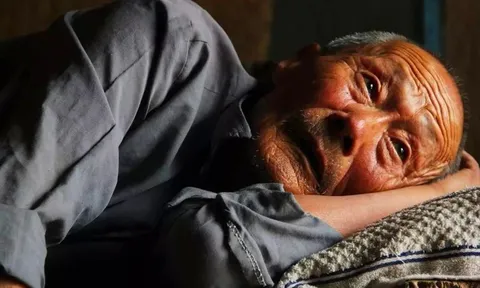 Lần lượt thuê giúp việc chăm sóc tại nhà và sống trong viện dưỡng lão, cụ ông 88 tuổi phát hiện nơi tuyệt vời để dưỡng già