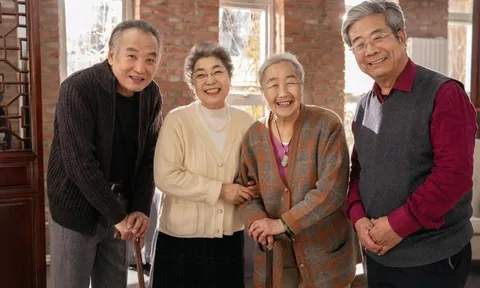 4 cặp vợ chồng rủ nhau sống chung biệt thự để dưỡng già, 3 năm sau đường ai nấy đi: “Nếu ở tiếp gia đình tôi sẽ tan vỡ”