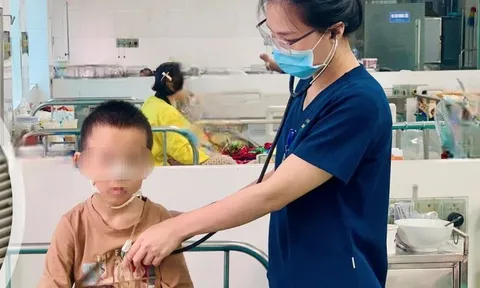 Uống nhầm bột thông cống, bé 8 tuổi ở Nghệ An bị bỏng nặng thực quản