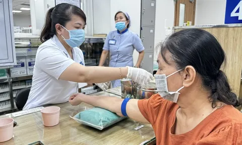 Mãn kinh không chỉ là 'chịu đựng' mà cần có kiến thức để mạnh khỏe