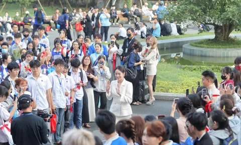 5.000 sinh viên và hơn 20 nghệ sĩ quy tụ trong ngày “Chủ Nhật Đỏ” tại TPHCM