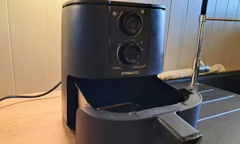 Nồi chiên không dầu sạch như mới khi được vệ sinh bằng cách này: Chỉ mất 5 phút, không cần chà xát