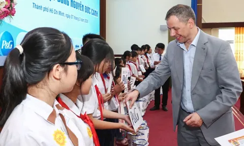 Không chỉ phục vụ hàng triệu gia đình Việt, P&G còn âm thầm duy trì 1 chương trình hỗ trợ hơn 4.000 học sinh trong gần 3 thập kỷ