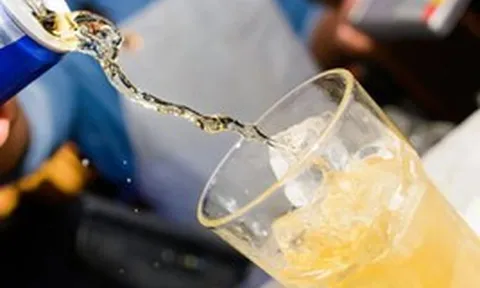 Người đàn ông Thanh Hóa bất ngờ liệt hai chân chỉ vì uống loại nước này mỗi ngày