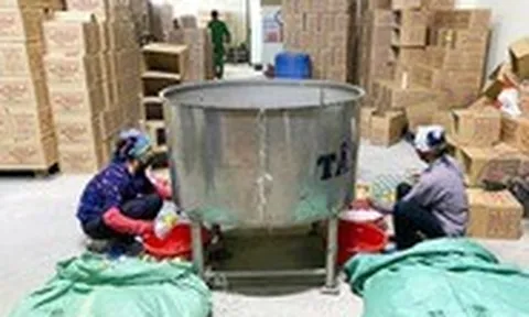 Pha axit acetic với nước làm ‘giấm trắng 100% tự nhiên’: Ảnh hưởng thế nào đến sức khỏe?