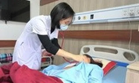 Tưởng viêm họng nhẹ, nữ sinh 16 tuổi bị ‘siêu vi khuẩn’ tấn công não, tim suýt mất mạng