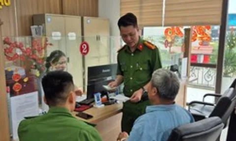 Người đàn ông SN 1953 tới ngân hàng giao dịch 40 triệu đồng, công an ập tới xác minh