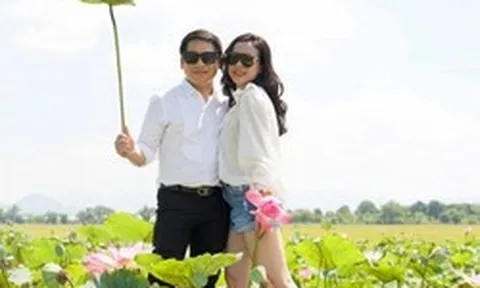 Cuộc sống tuổi 50 của "ông hoàng nhạc đỏ" và mối tình từ thời cấp 3: Quấn quýt không rời