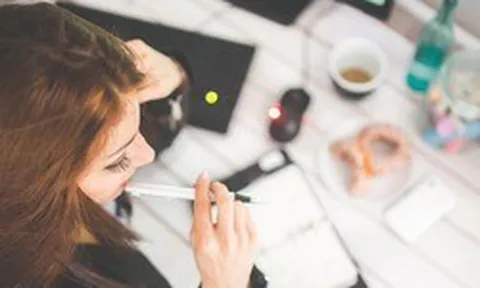 Tranh luận: Công ty ổn nhưng đồng nghiệp "toxic" - nên nghỉ việc hay cố chịu?