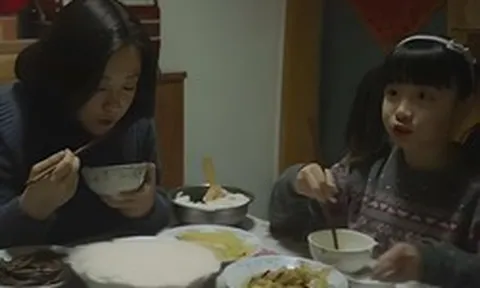 Nghiên cứu của Đại học Oslo: Đừng bắt con im lặng khi ăn, những đứa trẻ hay tranh luận thường có học vị cao hơn