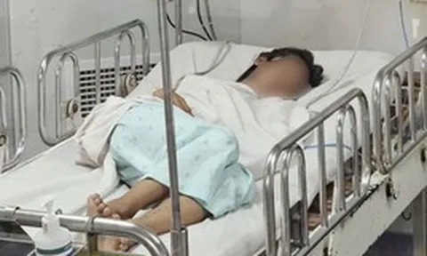 Cứu bé gái nhiễm não mô cầu nguy kịch sau khi tiếp xúc ca tử vong