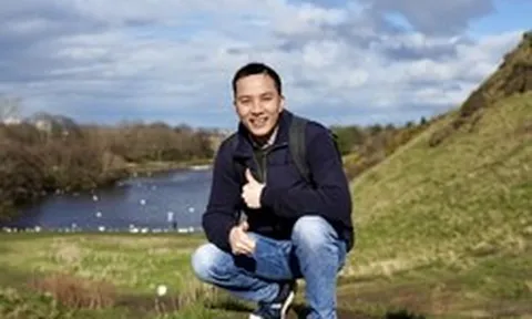 Từ cậu bé 4h sáng lội bùn đi học đến top 2% nhà khoa học ảnh hưởng nhất thế giới