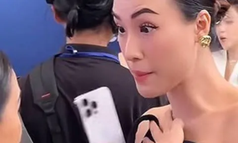 Phản xạ cực nhanh đã giúp MC Hoàng Oanh khỏi sự cố "nóng mặt" ngay giữa sự kiện