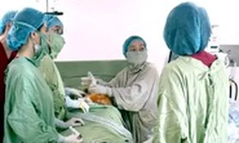 Can thiệp bào thai, cứu sống thai nhi tràn dịch màng phổi nặng