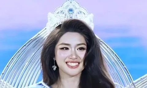 Phan Phương Oanh đăng quang Miss World Vietnam