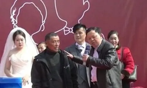 Bố vợ trả lại 700 triệu đồng sính lễ ngay trong đám cưới, chú rể đem tiền làm 1 việc khiến nhiều người bất ngờ