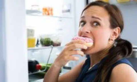 Điểm danh 7 lý do vừa ăn xong đã ăn vặt