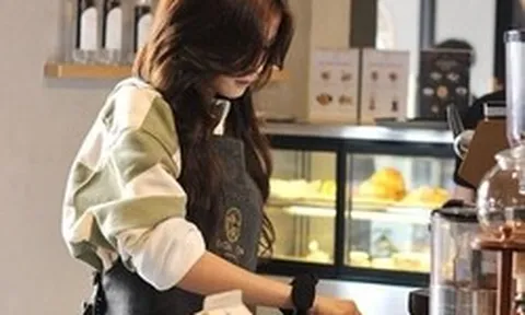 Thạc sĩ 37 tuổi, chuyên môn cao vẫn đi bưng bê, phụ bếp: “Văn võ song toàn vẫn thất nghiệp?”