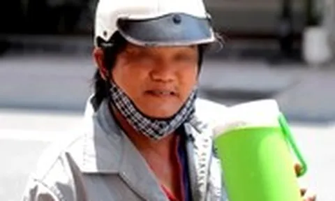 Nắng nóng cực đoan, uống nhiều nước vẫn khát: Bác sĩ lưu ý sai lầm phổ biến