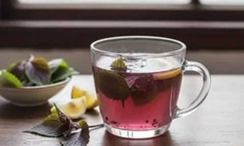 Điều gì xảy ra với cơ thể nếu uống nước gừng nấu với lá tía tô?