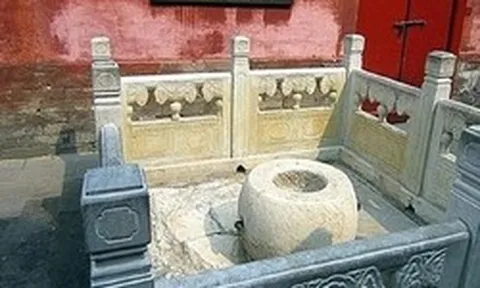 Vì sao giếng ở Tử Cấm Thành chứa đầy châu báu nhưng không ai dám lấy?