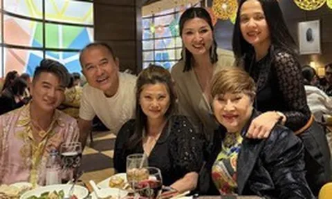 "Ông hoàng nhạc Việt" hội ngộ vợ cũ hơn 17 tuổi ở Mỹ