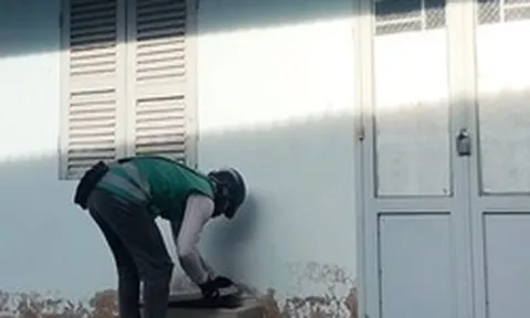 Shipper giao đơn nhưng vào nhà không thấy ai, chủ về lấy camera an ninh đăng lên mạng