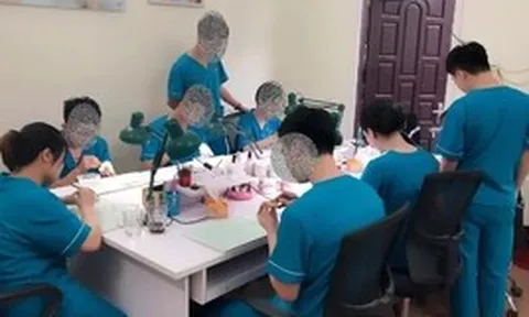 Vạch chiêu moi tiền làm răng sứ: Răng sứ trôi nổi, né thuế, ai quản?