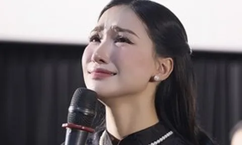 Hoà Minzy thông báo tin buồn: "Chúng ta cũng mới gặp nhau tại Fanconcert 1/2 này thôi và em hứa sẽ tới Concert ở Hà Nội nữa mà"