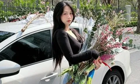 Lê Bống trổ tài "múa quạt" cực nghệ, fan phấn khích khen ngợi hết lời