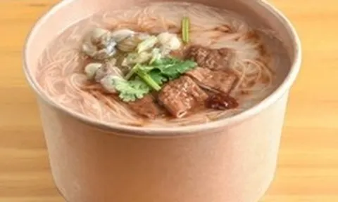 Một thói quen cực phổ biến khi ăn đồ mang về: tưởng tiện mà lại khiến vi nhựa "đi thẳng vào bụng"