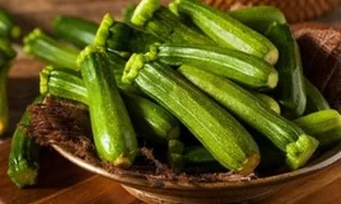 Không phải rau nào cũng “lành”: 6 loại rau thường bị đồn là biến đổi gen, sự thật phía sau là gì?