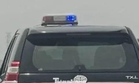 Cục CSGT xác minh ô tô biển trắng gắn còi hú, đèn xoay phóng như bay trên cao tốc