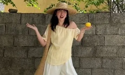 Hơn 30 tuổi, mạnh dạn xưng "chị - em" với nhân viên quán cà phê, nhưng khi được hỏi lại vẫn: "Dạ vâng ạ"