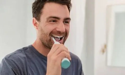 Bác sĩ nói thẳng: Rất nhiều người đánh răng sai thời điểm mà không biết