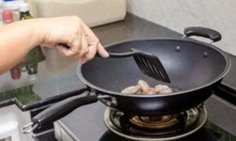 Ngày càng nhiều người tử vong vì ung thư, bác sĩ nói thẳng: Thường xuyên làm 4 việc này chẳng khác nào “nuôi” tế bào ung thư