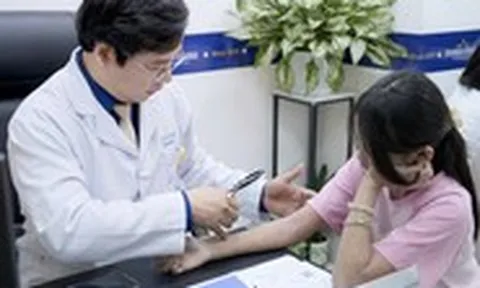 Nhiều người viêm da, mẩn ngứa khi đi bơi: Bác sĩ chỉ cách phòng tránh