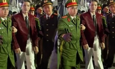 Hình ảnh hot nhất lúc này - "Quân A.P bị áp giải"
