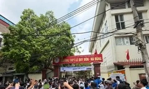 Thi Ngoại Ngữ lớp 10 ở Hà Nội: Thêm thí sinh vi phạm mang điện thoại, hơn 400 em vắng mặt