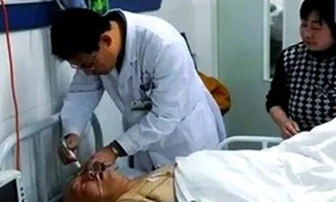Người đàn ông 56 tuổi tử vong vì xuất huyết não, bác sĩ lắc đầu: 4 thói quen đi bộ tập thể dục tự hại thân