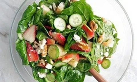 Lá tròn hay lá nhọn? Chi tiết nhỏ quyết định độ ngon - bổ của rau bina khi vào bữa cơm gia đình