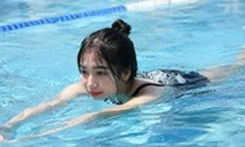 Rủ nhau đi bơi vì đau cổ vai gáy, cảnh báo kiểu bơi dễ làm bệnh nặng hơn