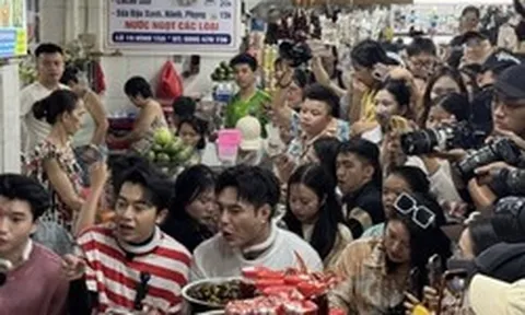 Ngày 3/7, ghi nhận cảnh tượng lạ tại quán ốc hút trong chợ Cồn (Đà Nẵng)