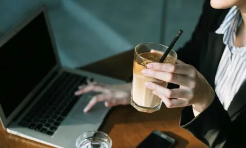 Ai nên hạn chế uống cà phê?