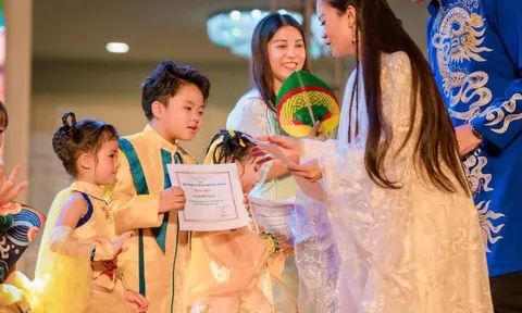 Diễn viên nhí Koka Bình Nguyên đón Trung thu trên sân khấu khi vừa lên 6