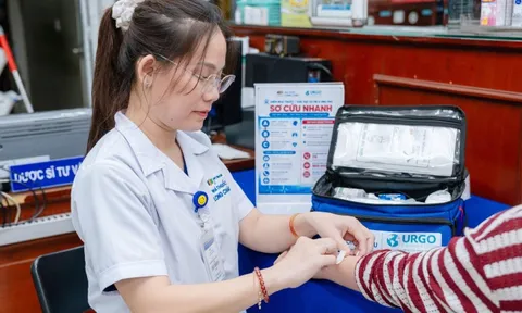 Hoàn tất đào tạo sơ cấp cứu cộng đồng cho hơn 1.000 dược sĩ, Long Châu sẵn sàng hỗ trợ người dân mùa mưa, ngập