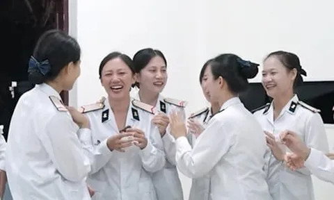 Văn Mai Hương công khai có bạn trai, tiết lộ đã yêu khoảng một năm