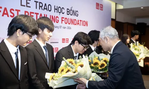 Chín học sinh Việt Nam nhận học bổng toàn phần du học Nhật Bản của Quỹ Fast Retailing